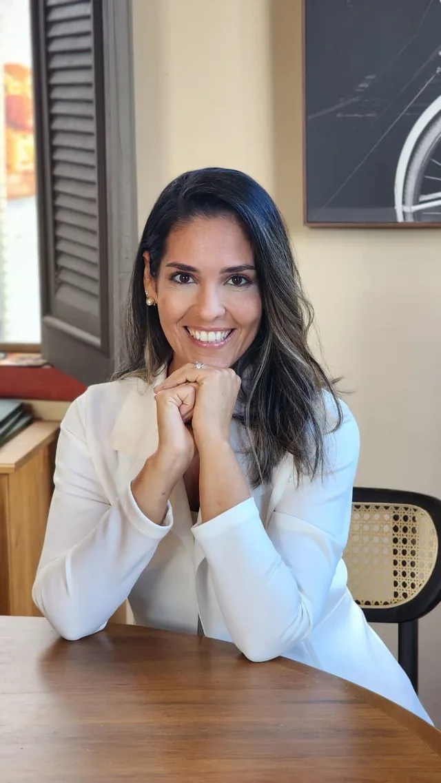 Dra. Larissa Leonel no espaço de atendimento